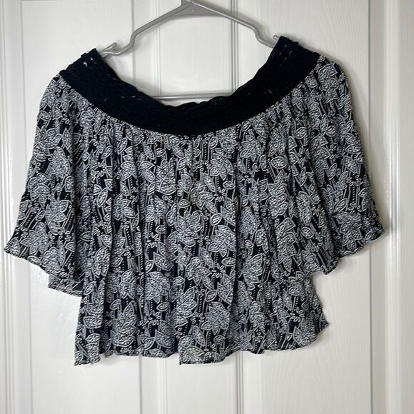 Cecico off the shoulder crop top size small - Picture 1 of 4